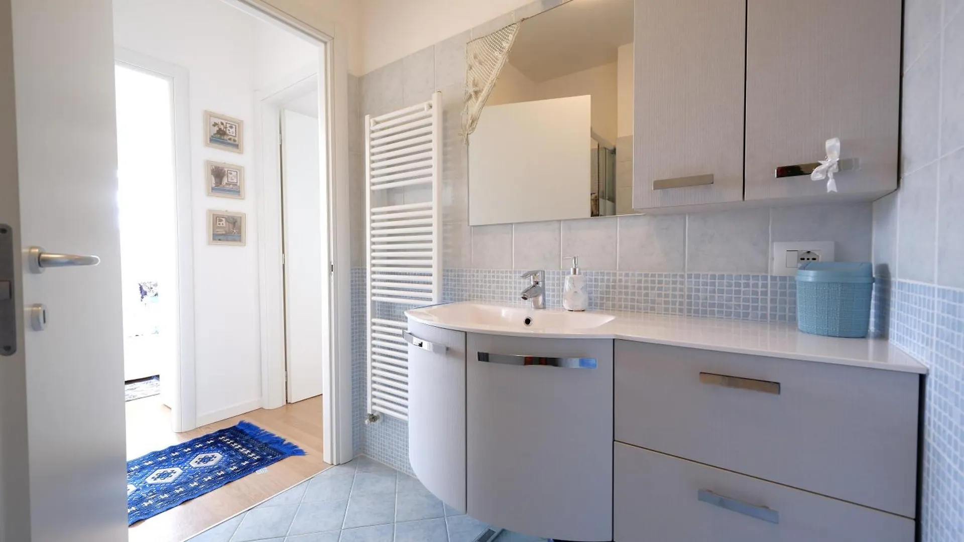 Garda Blue Home Sul Lago - Con Piscina, Solarium E Box Toscolano Maderno 0*,  Italien