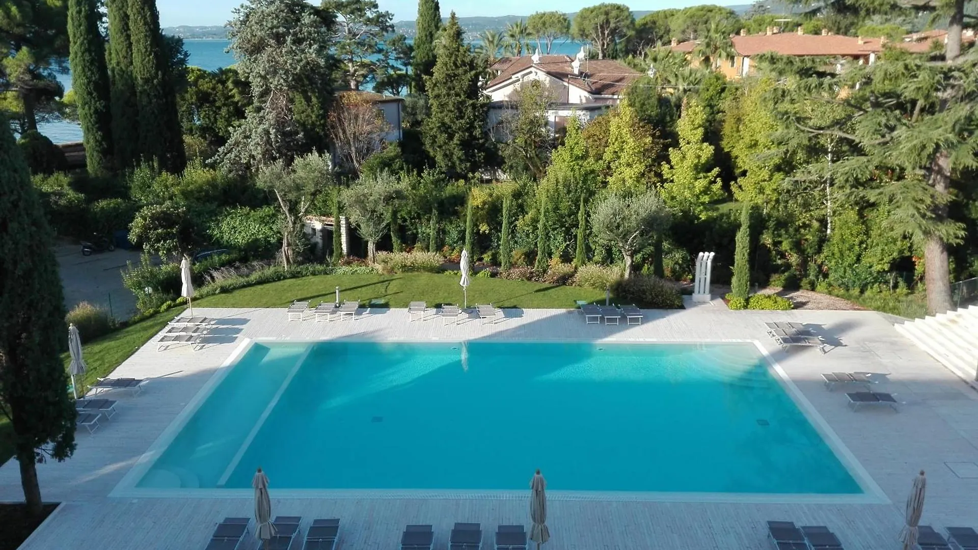 Garda Blue Home Sul Lago - Con Piscina, Solarium E Box Toscolano Maderno 0*,  Italien
